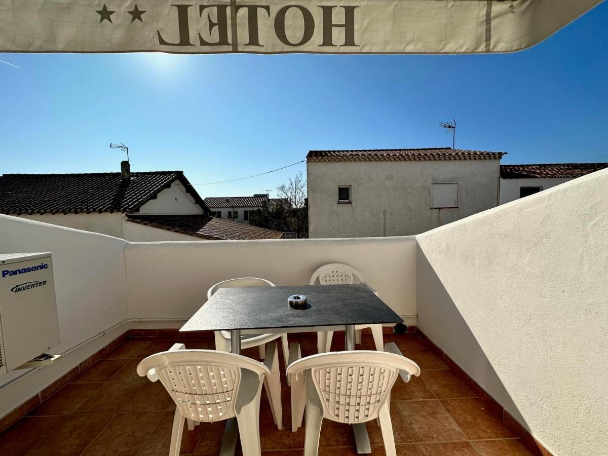 Hotel Les Palmiers En Camargue Saintes-Maries-de-la-Mer Exterior foto